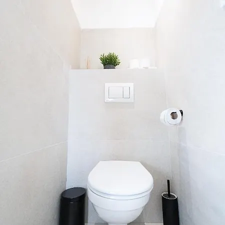 Modern 5 Min Wenceslas Square Apartment,