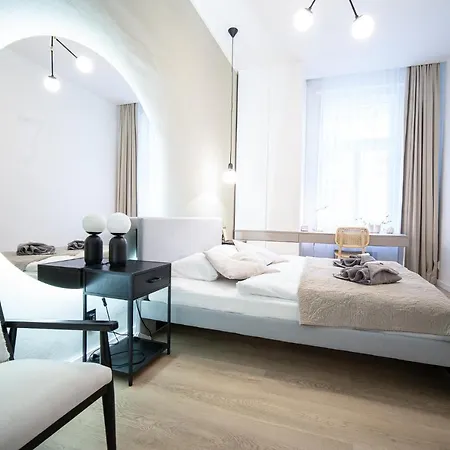 Modern 5 Min Wenceslas Square Apartment, Apartment *
