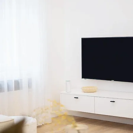Modern 5 Min Wenceslas Square Apartment, Apartment
