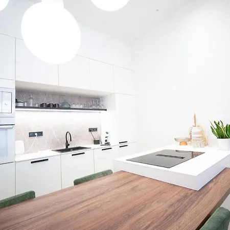 Modern 5 Min Wenceslas Square Apartment, Apartmán Praha